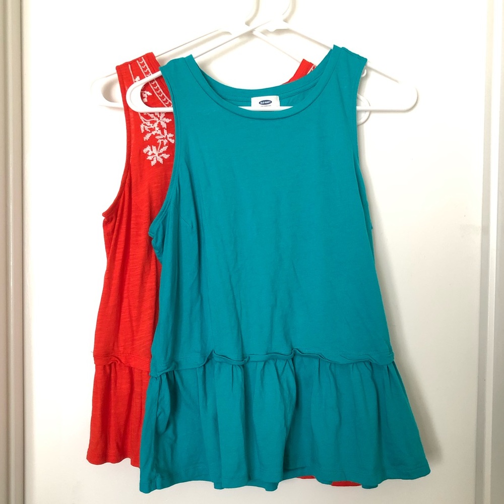 🌵Bundle of two peplum tank tops🌵